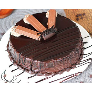 1 Pound Round Shape kitkat Chocolate Cake 