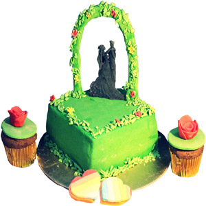 (003) 1 pound fondant vanilla cake W/ 2 pcs fondant cupcake & 2 pcs cookies