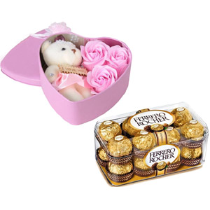 (06) Love Box W/ Chocolates