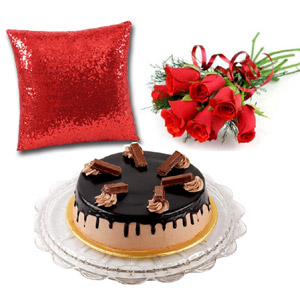 Cake W/ Pillow & Red Roses