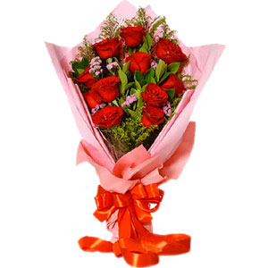 12 pieces red roses in a bouquet